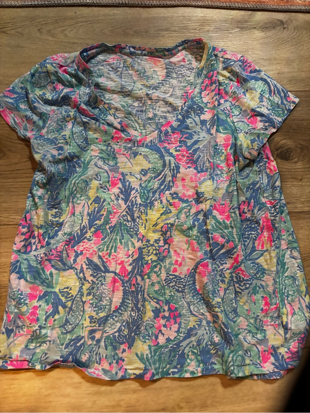 Lilly Pulitzer “mermaid cove” Etta Floral V-Neck Women's Top Size Medium